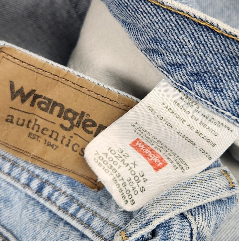 Wrangler Slim Straight 100% Cotton Light Wash Denim Jeans. 32 × 34 - Picture 3 of 5